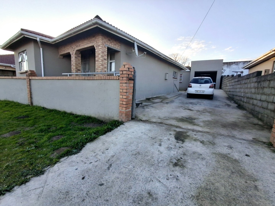 5 Bedroom Property for Sale in Mdantsane Eastern Cape